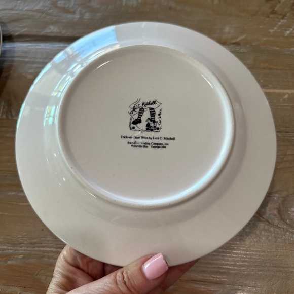 Lori Mitchell Halloween Plates 2006 - Picture 9 of 11